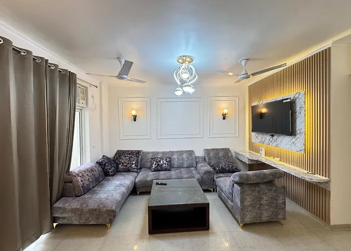 Zoomstay, Gomti Nagar Extension, Near Palassio Mall & Ekana Stadium, Lucknow