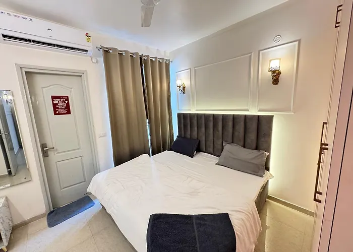 Zoomstay, Gomti Nagar Extension, Near Palassio Mall & Ekana Stadium, Lucknow