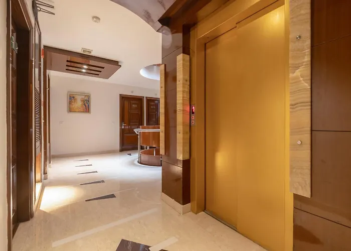 Hotel Aura - 05 Mins From New Delhi Railway Station & Connaught Place