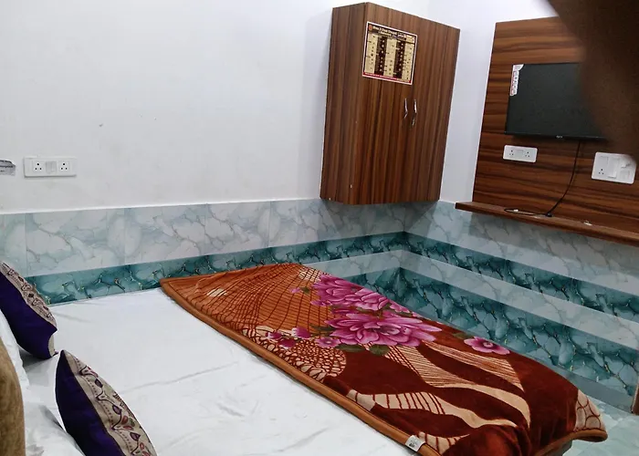 Hotel Shri Girraj Dham Vrindavan