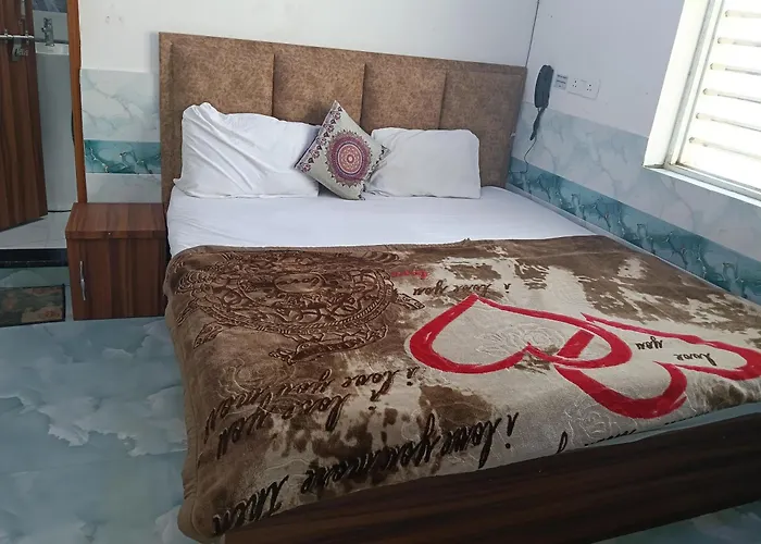Hotel Shri Girraj Dham Vrindavan