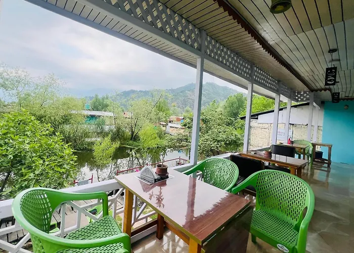 Hotel Chachoo Palace