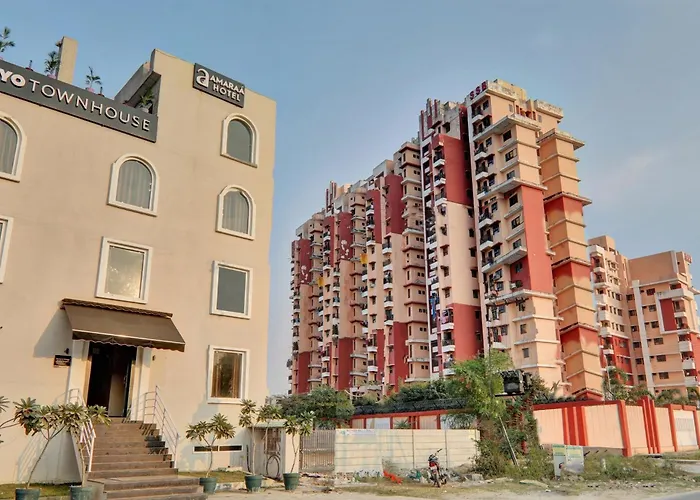 Townhouse Amaraa Hotel Near Phoenix Palassio Lucknow