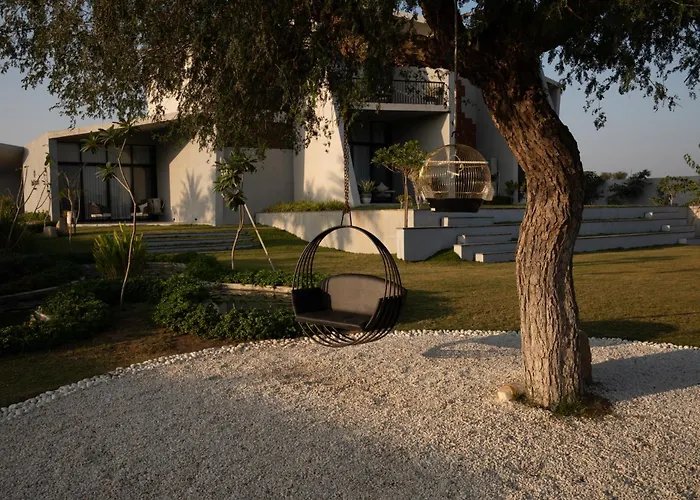 Casa Concreto- 5-Bedroom Luxury Villa With All Weather Pool