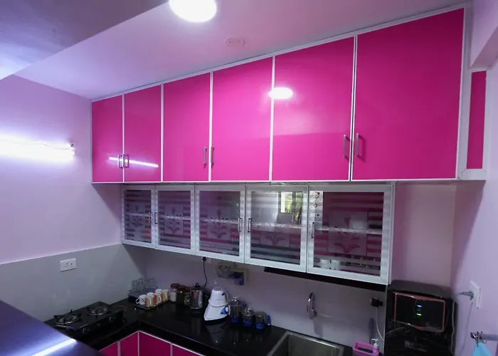 2 Bhk Furnished Flat - 200 M To Guruvayur Temple - For Families Only