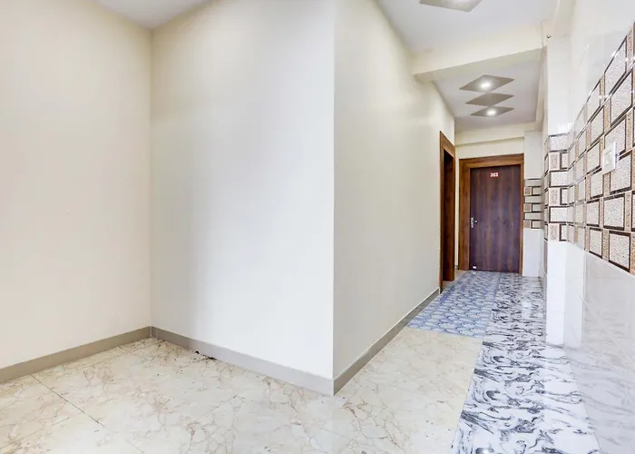Hotel O M R Galaxy Kanpur