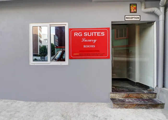 Townhouse Ecity Inn