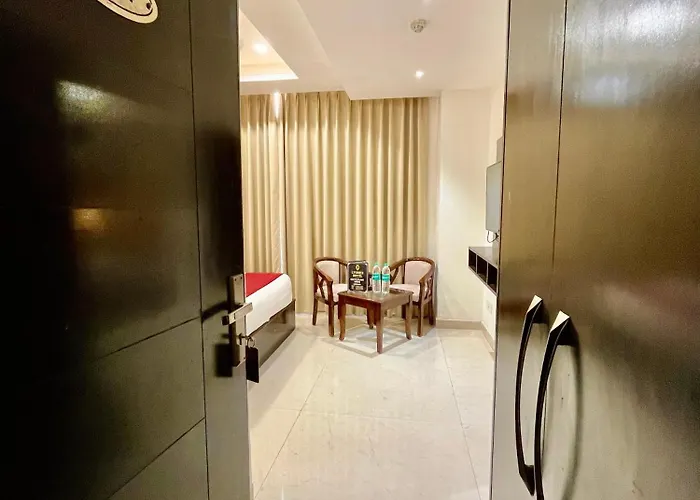 Hotel Lycoris Zirakpur Chandigarh !! Main Highway Hotel ! Lift ! Large Parking ! Premium Ac Rooms ! Traveler Choice