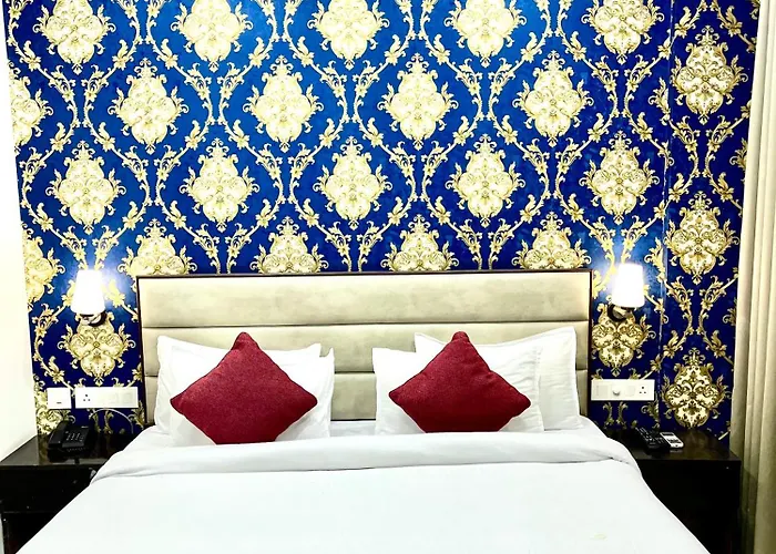 Hotel Lycoris Zirakpur Chandigarh !! Main Highway Hotel ! Lift ! Large Parking ! Premium Ac Rooms ! Traveler Choice