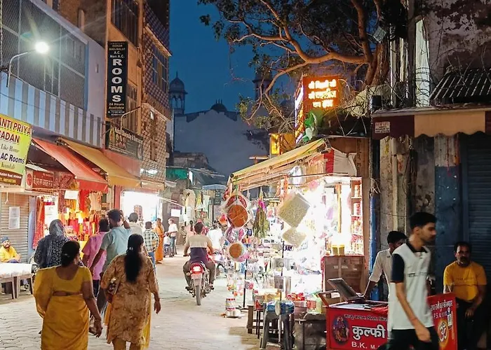 Bankey Bihari Spiritual Stay Just 2 Min Bankey Bihari Temple