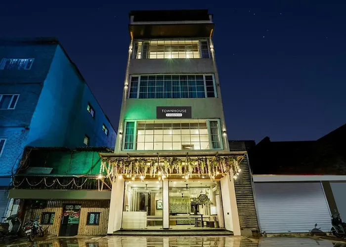 Townhouse Arvind Marg Pachamarhi