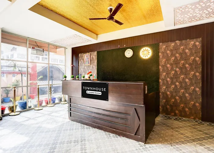 Super Townhouse Divyanagar Formerly Shivam Grand Ranidiha Tiraha
