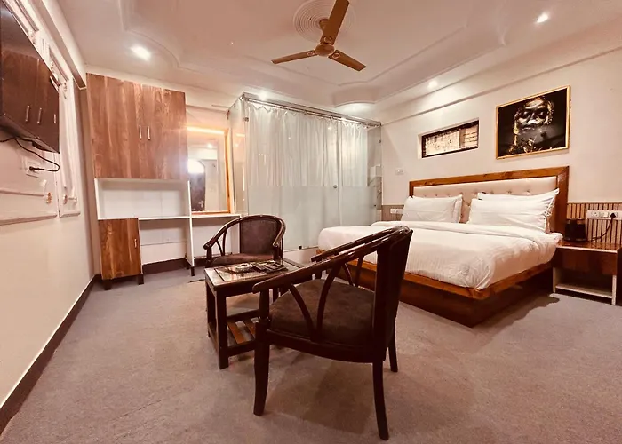 Pine View Luxury Resort With Mountain View & Premium Rooms