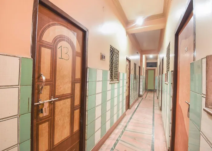 Spot On Taj Guest House