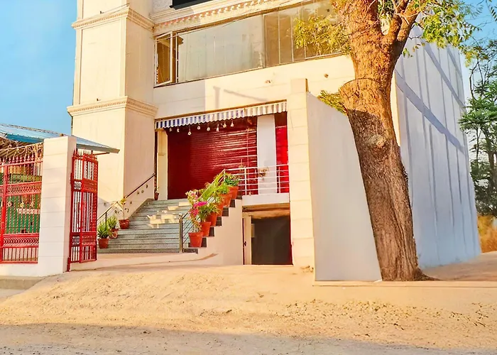 Super Townhouse Patel Nagar Near Saharanpur Chowk Dehradun Formerly Calista Square