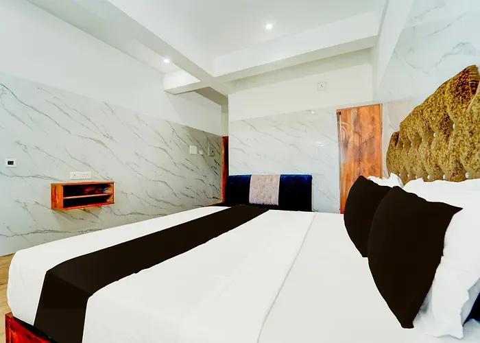 Hotel O Everest