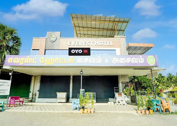 Hotel O Everest