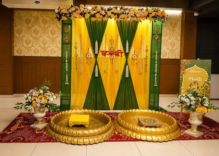 Hotel Woodlark Heights Zirakpur Chandigarh !! Family Hotel ! Easy Airport Access ! Budget Friendly