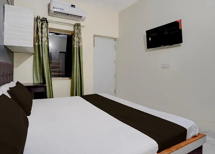Hotel O Cross King Hotel & Restaurant