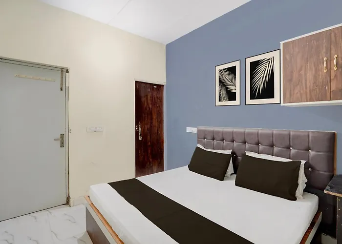 Hotel O Cross King Hotel & Restaurant