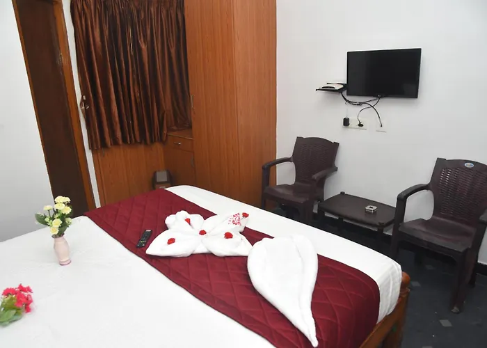 Rd Hotel-Near Anna Statue