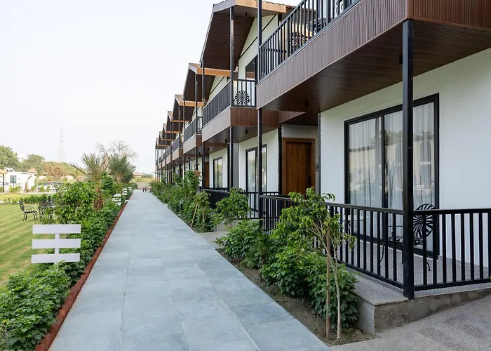 Aayovea Resort Ayodhya Near Ram Mandir & Saryu River