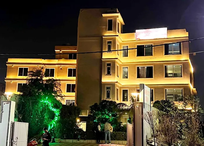 V Hotel Tssg Near Delhi Igi Airport