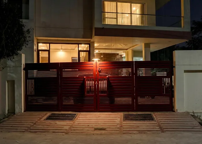 Super Oyo Townhouse Gomti Nagar Sector 1 Formerly The Gahmar Inn