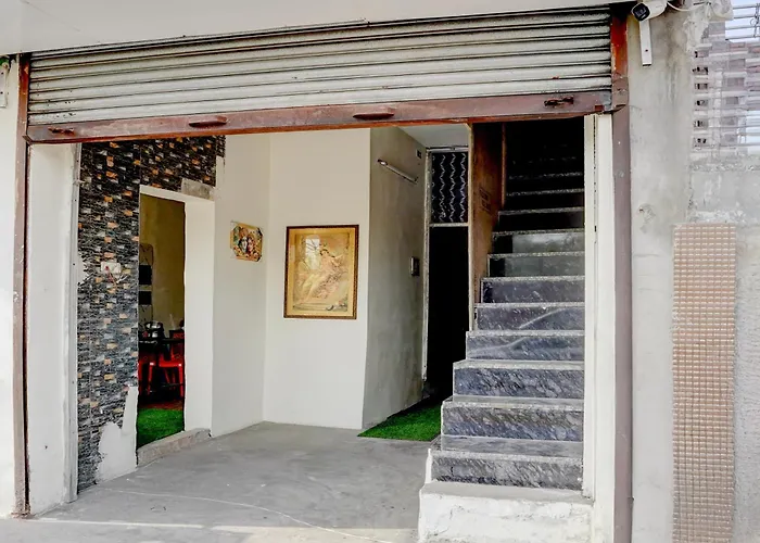 Hotel O Cross King Hotel & Restaurant