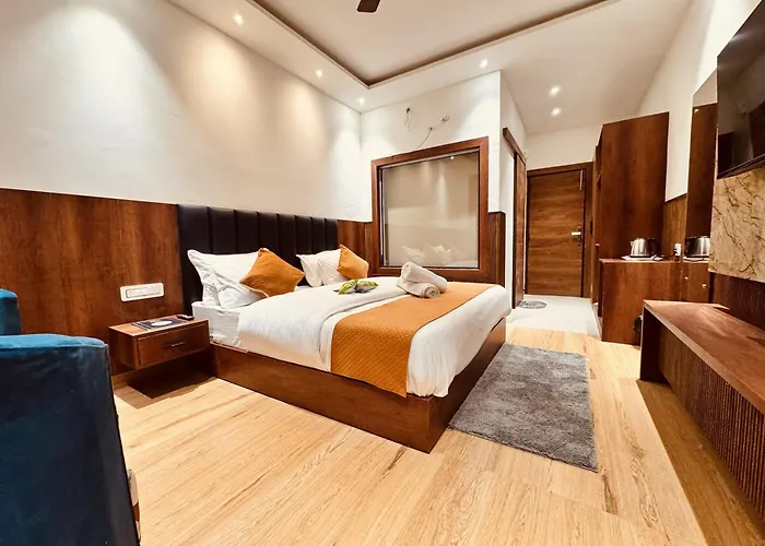 Hotel Sky Heaven Dalhousie Mall Road