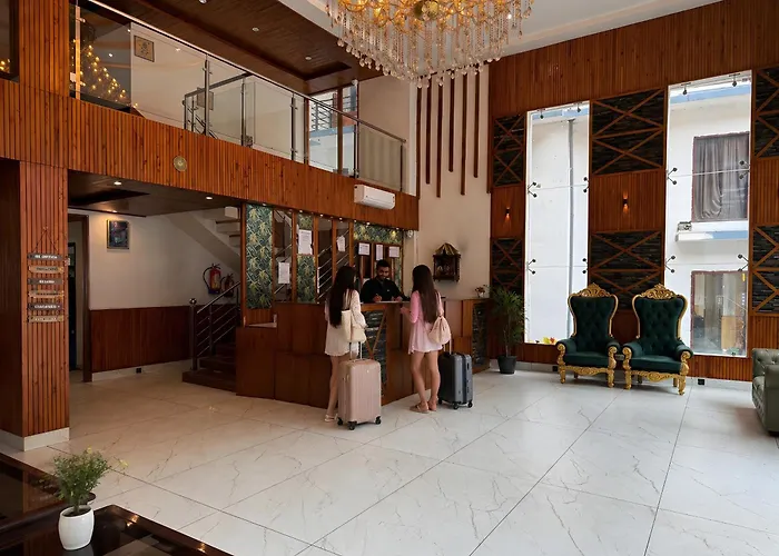 Hotel Asiia Holiday With Swimming Pool -Central Heated And Air Cooled, Near Mall Road