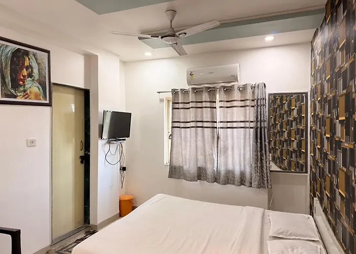 Hotel Adarsh Palace