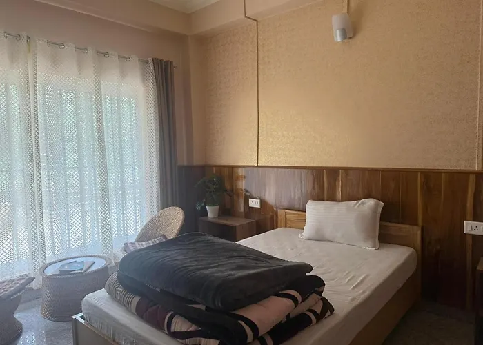 Getinlamka Unisex Salon & Spa With Hotel