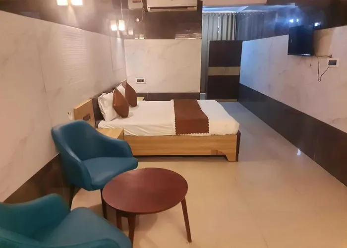 Hotel Ananta Vilas