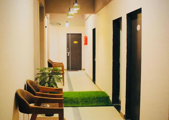 Raj Hotel