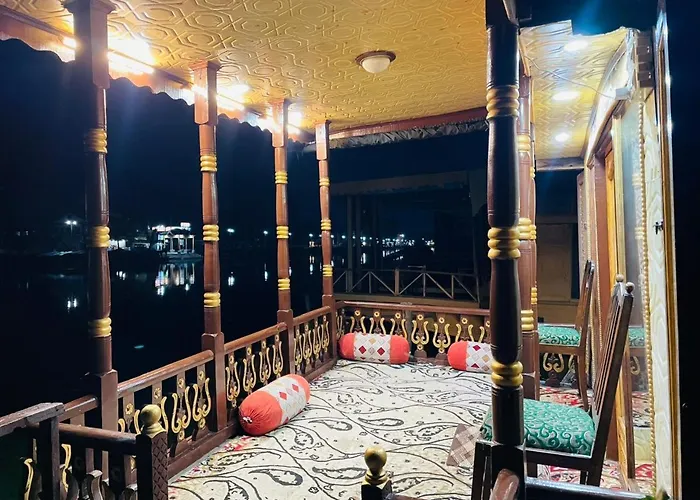 Freedom Houseboat