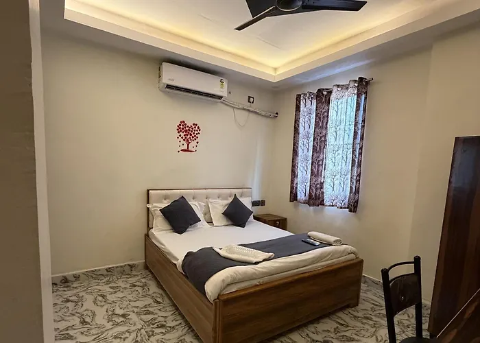 Hotel A V Grand, Kanpur