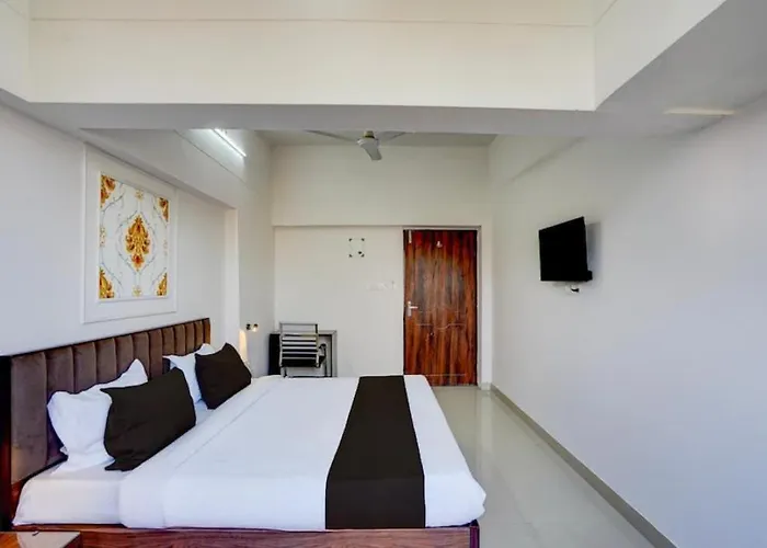 Hotel Vijai Square