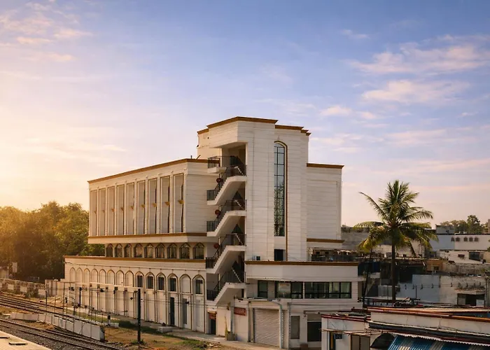 Hotel Golden Retreat - At Anand Railway Station
