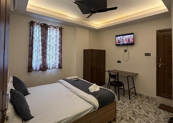 Hotel A V Grand, Kanpur