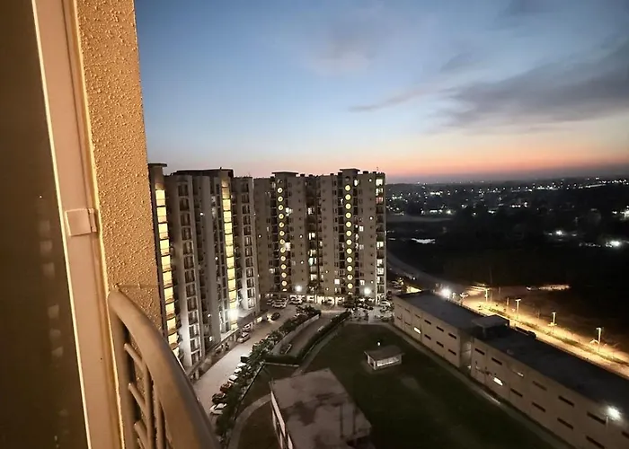 Flat In Chandigarh Skyline View 13Th Floor