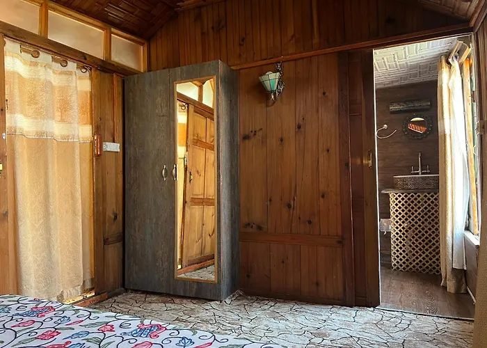 Freedom Houseboat