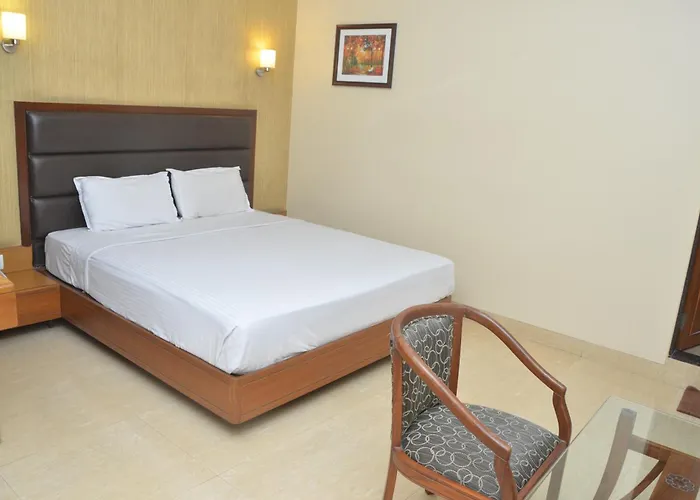 Hotel Ashray International, Sion - Near Bkc