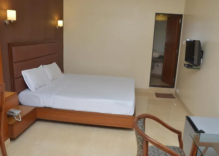 Hotel Ashray International, Sion - Near Bkc