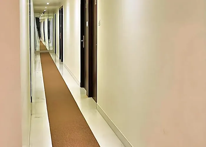 Hotel Dazzle Agra 