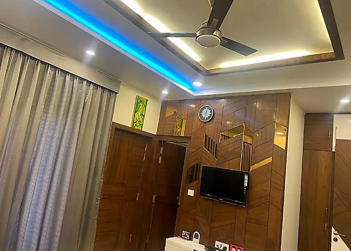 Hotel Om Sai Palace Agra 
