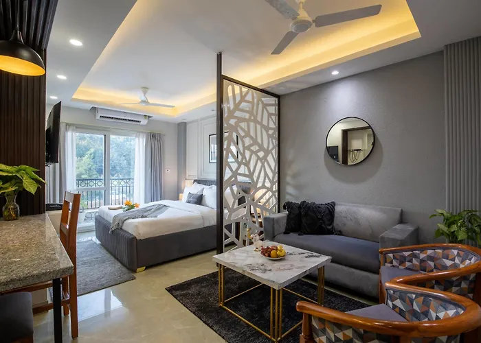Bedchambers Luxurious Aparthotel Near Medicity