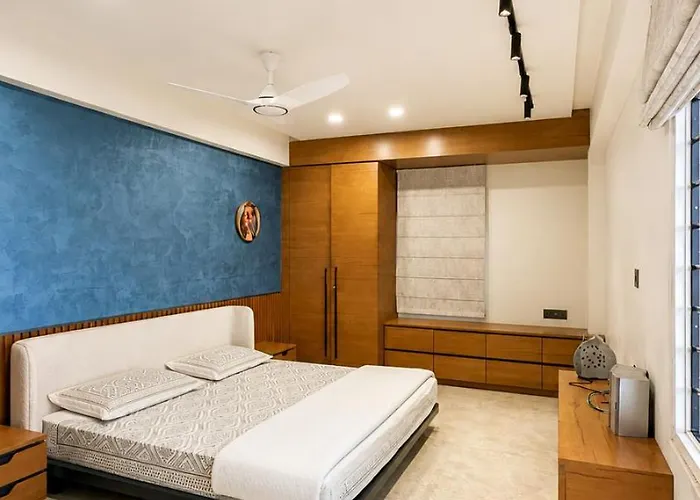 Woodlands Apartment- Fully Furnished Luxury Apt
