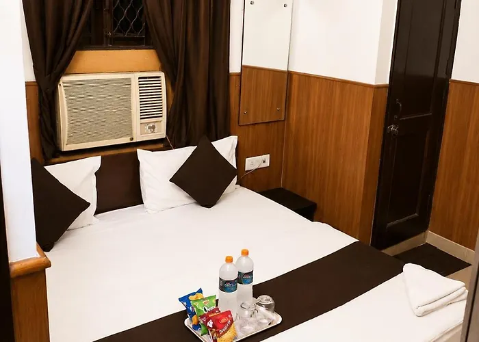 Shri Sai Guest House - Opp Azadpur Main Mandi I Couple Friendly I Metro Access
