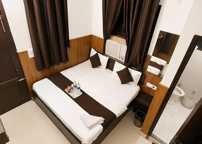 Shri Sai Guest House - Opp Azadpur Main Mandi I Couple Friendly I Metro Access